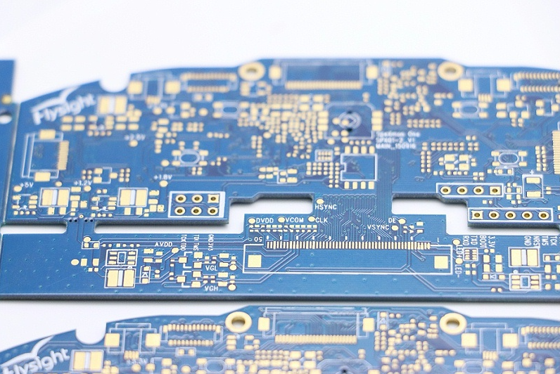 How to design five common drilling holes for PCB manufacturers