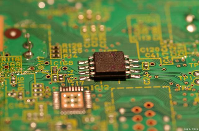 HOW TO AVOID ISSUES WITH RF & MICROWAVE PCB DESIGN