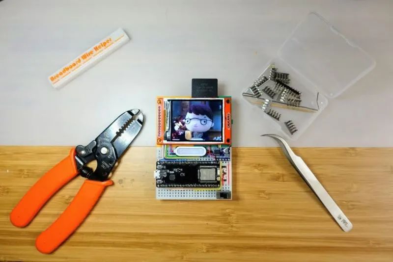 Making a mini retro small TV with ESP32